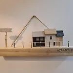 Vivez Les Flots Bleus - Port De Plaisance - *